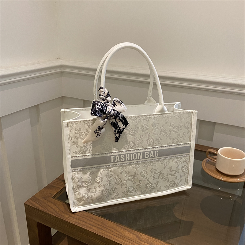 Luxury Bags Shopping - Lüks Zarif Kadın Tote Çantası İşlemeli